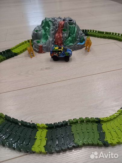 Гибкий автотрек с драконами