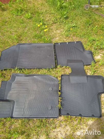 Автомобильные коврики резиновые