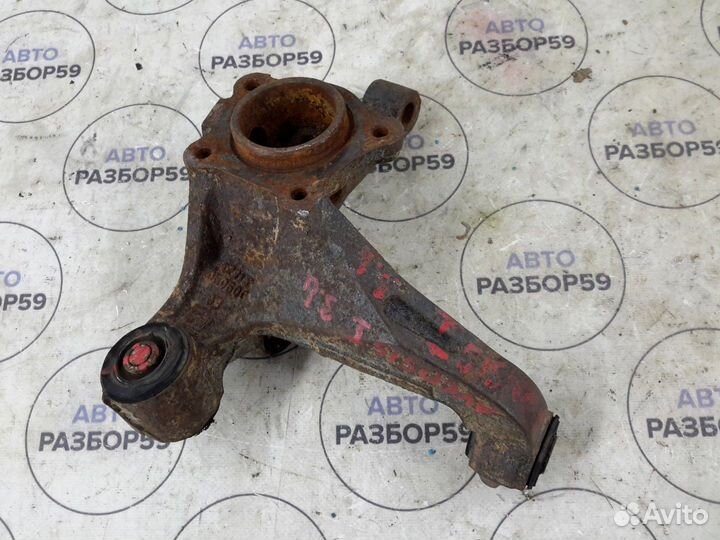 Кулак задний левый Toyota Avensis T220