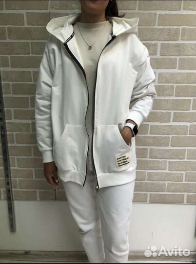 Спортивные костюмы новые