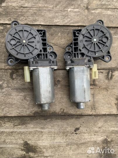 Моторчик стеклоподъемника переднего Ford Fusion