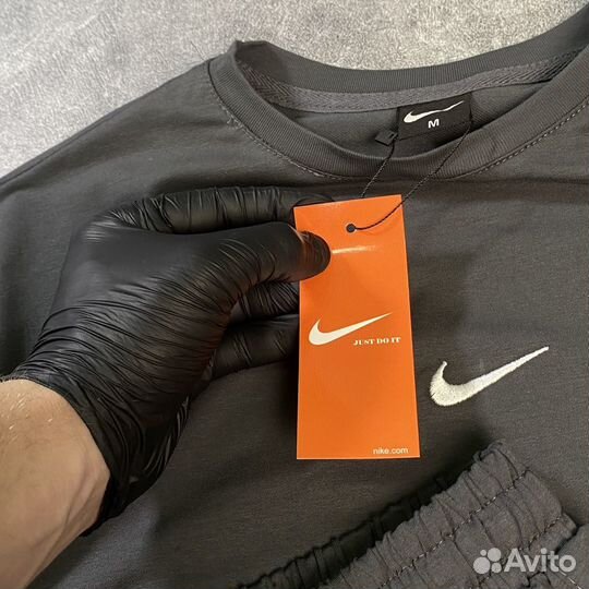 Спортивный костюм Nike (шорты+футболка)