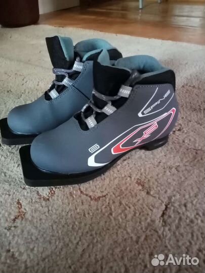 Лыжные ботинки
