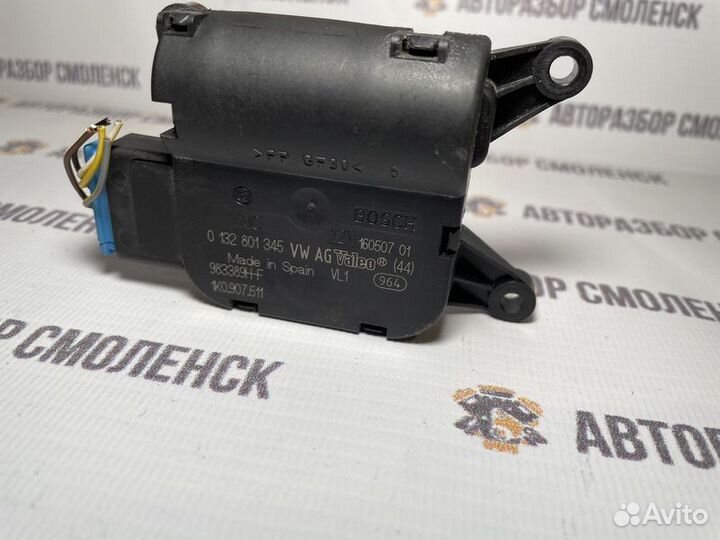 Моторчик заслонки отопителя Skoda Octavia