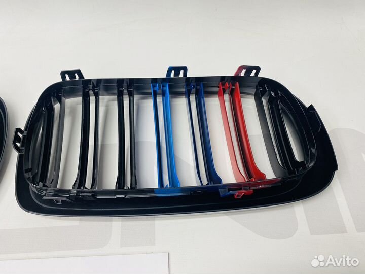 Решетки радиатора BMW F15 M стиль триколор глянец
