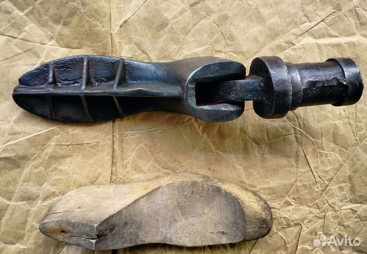 Старинный инструмент сапожника