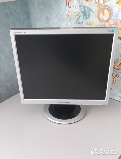Монитор Samsung 721N