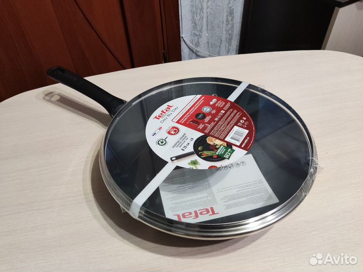 Сковорода с крышкой Tefal Day by Day 28 см (Новая)