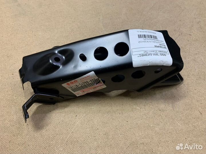 Правая стойка передней панели Vitara