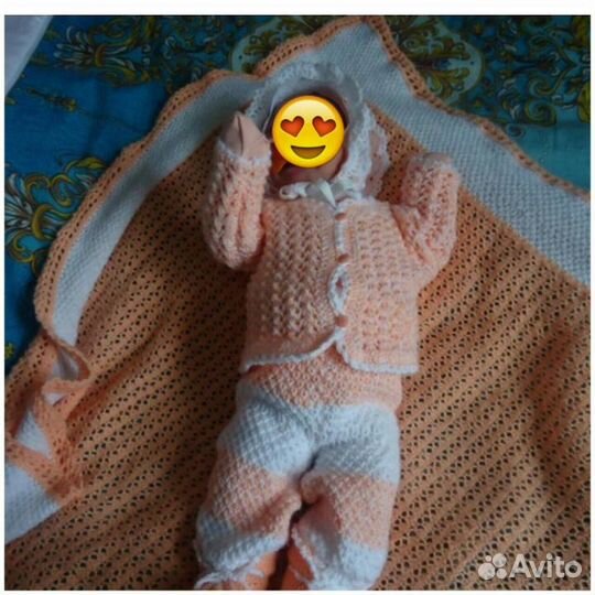 Набор кофточка,штанишки, чепчик,пинетки