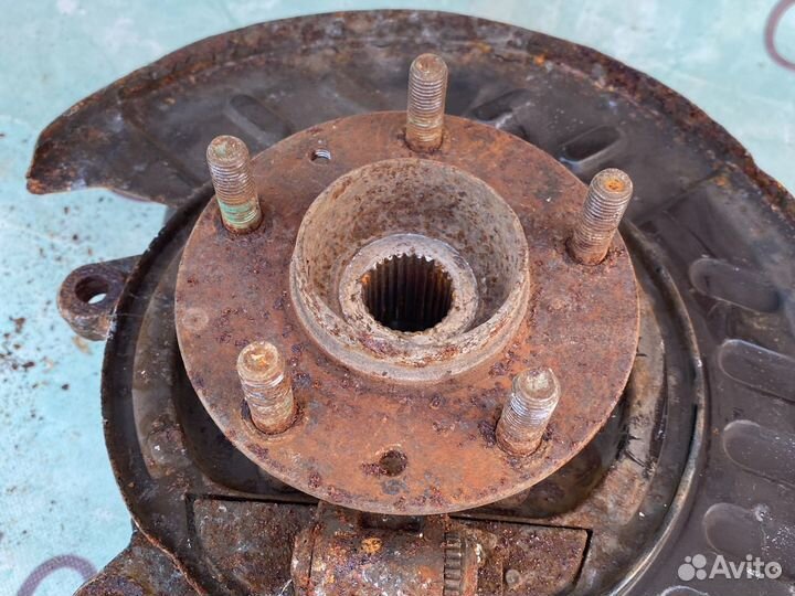 Задний левый кулак в сборе Mazda cx 7 ступица