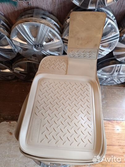 Бежевые коврики на Чери Фора/полиуретан