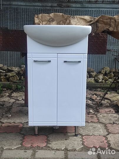 Тумбочка с раковиной