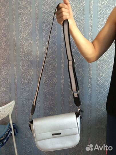 Продажа дамских сумок 2 шт- разные, см фото