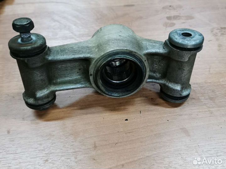 Кулак задний ямаха grizzli 660 2002 год