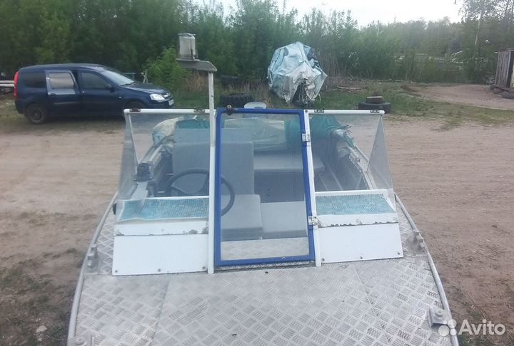 Продаю моторную лодку Салют 430