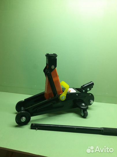 Домкрат подкатной 2 тонны бу