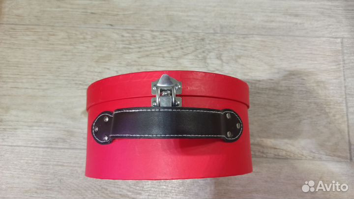 Подарочная коробка