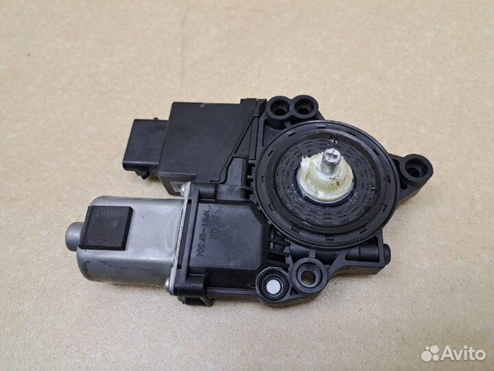 Моторчик стеклоподъемника передний правый Kia Ceed