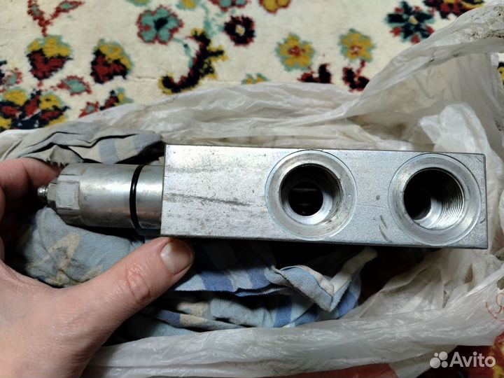 Клапан тормозной гидрозамок автокрана