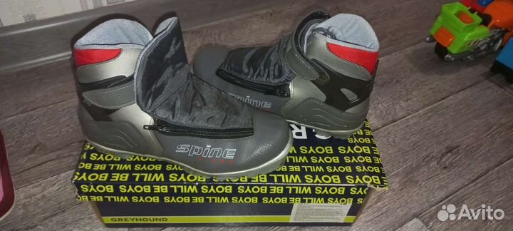 Лыжные ботинки