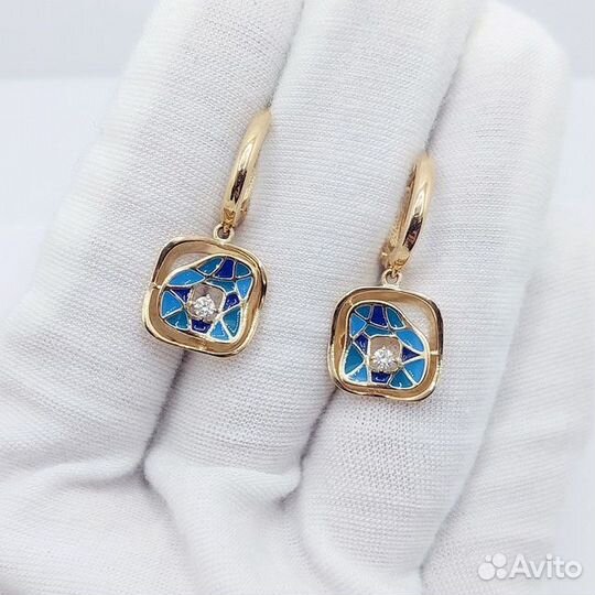 Золотые серьги с камнем