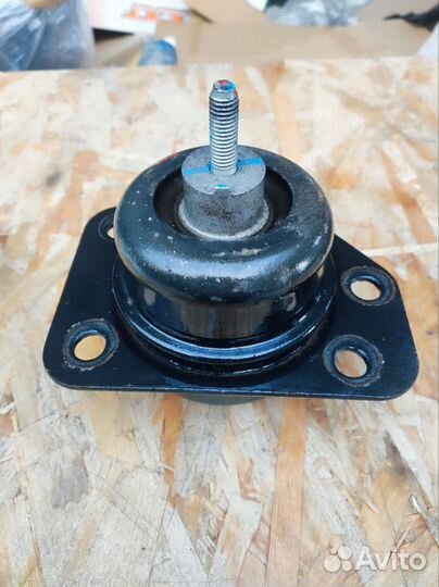 Опора двигателя передняя правая Chevrolet Lacetti