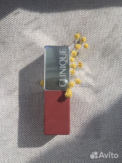 Clinique помада