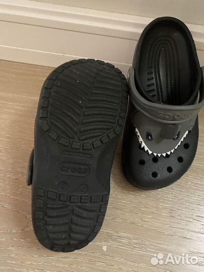 Crocs сабо детские акулы