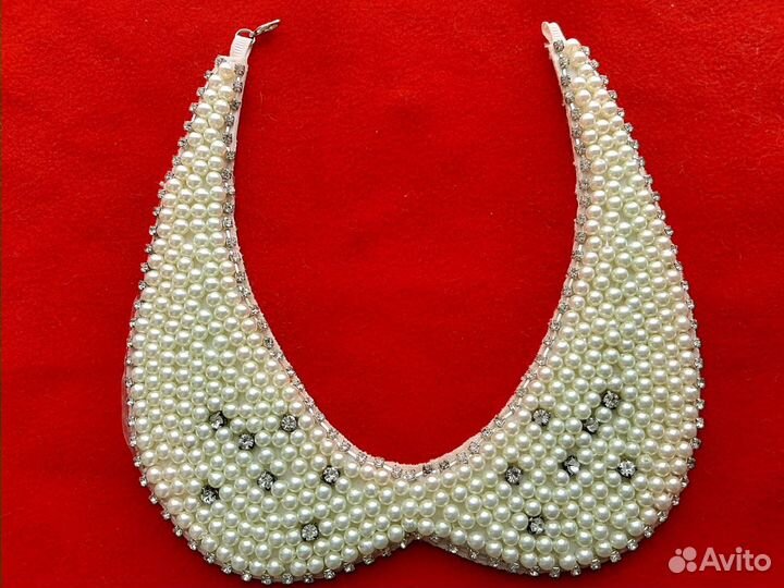 Нарядный воротник из страз и бисера