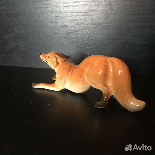 Фарфоровая статуэтка 