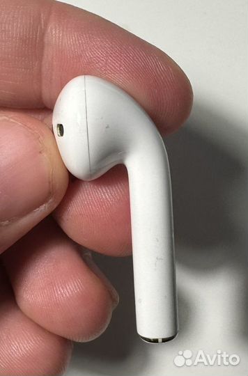 Левый наушник Airpods