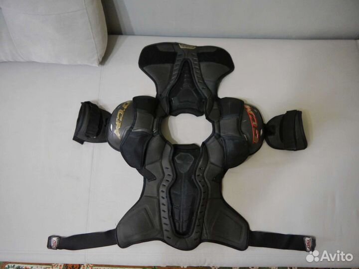 Нагрудник хоккейный ccm sr, бу