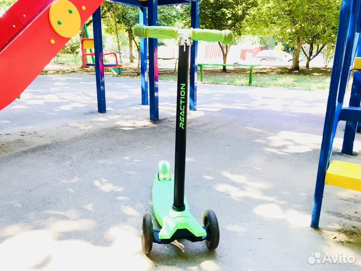 Самокат детский трехколесный Reaction до 50 кг