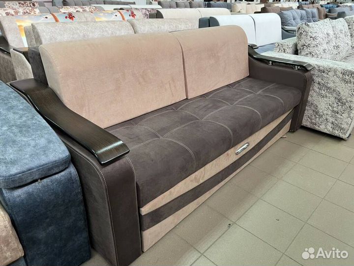 Диван на металлокаркасе