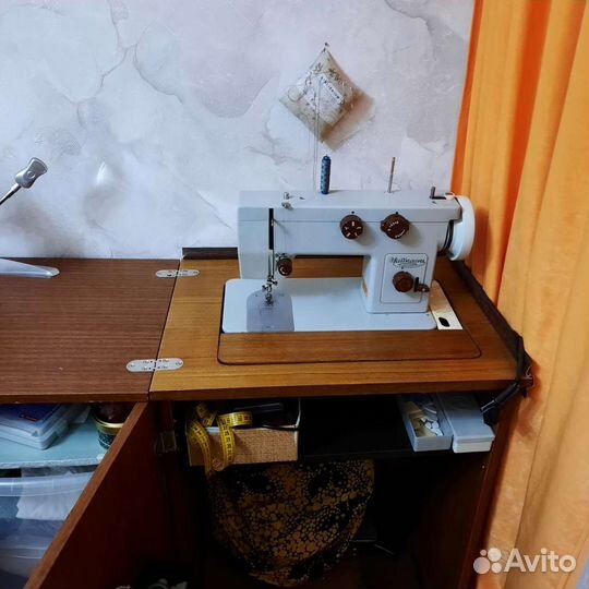 Швейная машинка чайка 143