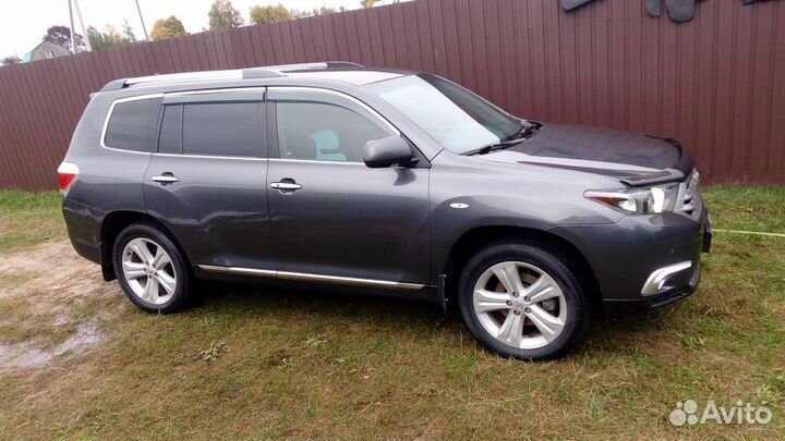 Highlander 2007-2013 Ветровики с хромом Z8BB4