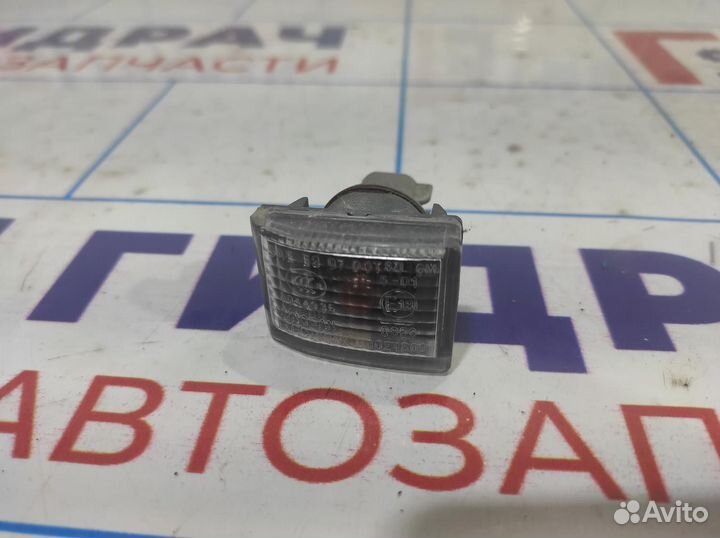 Повторитель на крыло белый Opel Antara (С145)