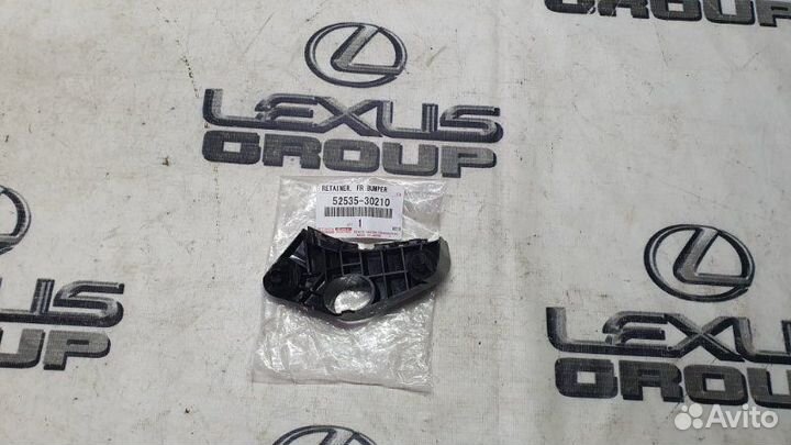 Кронштейн бампера прав. перед. Lexus GS300