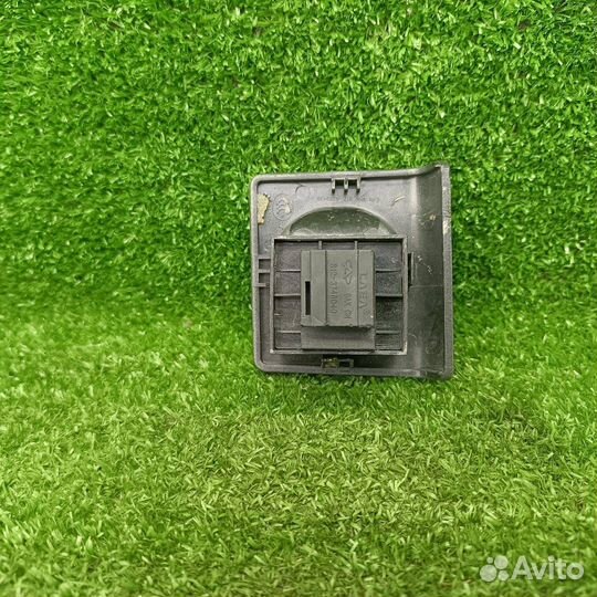 Кнопка стеклоподъемника двери задней правой Chery