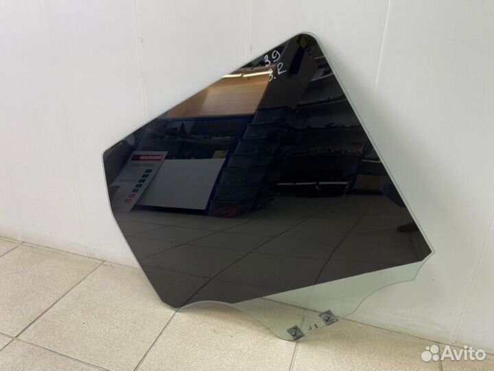 Стекло двери заднее правое Renault Duster