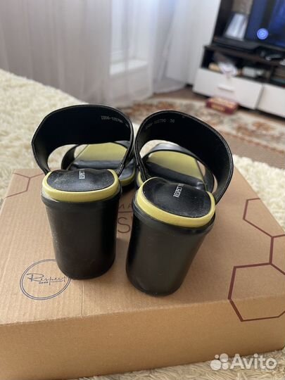 Шлепанцы на каблуке