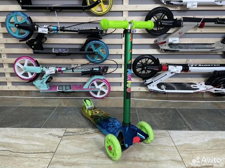 Самокат трехколесный
