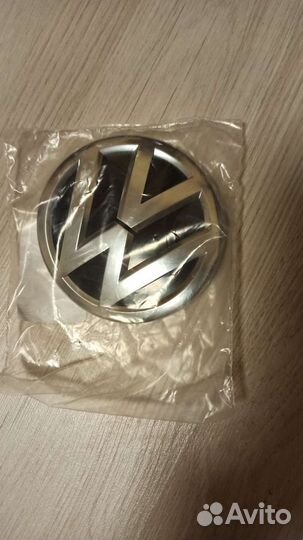 Эмблема крышки багажника VW Touareg CR