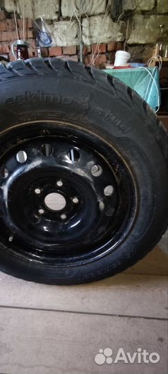 Sava Eskimo Stud 215/65 R16 98T