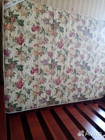 Кровать двухспальная с матрасом 160 200