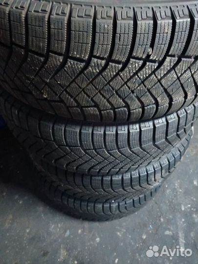 Pirelli Ice Zero 235/65 R17