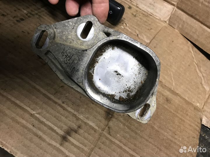 Кронштейн опоры двигателя 8E0199335N Audi A4 8E