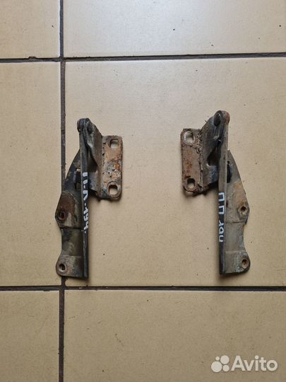 Петля двери, капота nissan primera P11