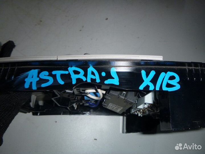 Плафон салона opel astra J 2010